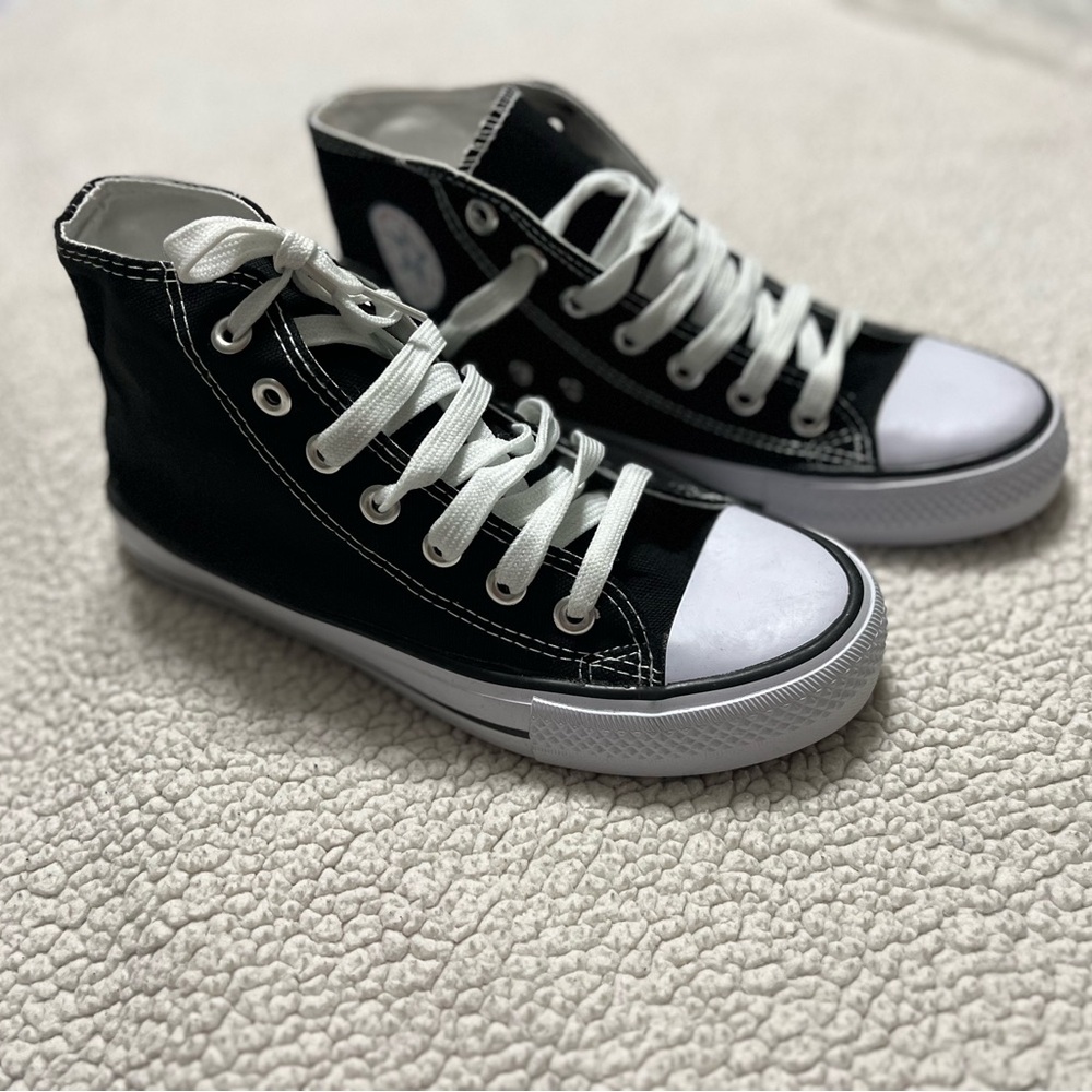 New Black High-Top Sneakers women’s 8.5 men’s 7